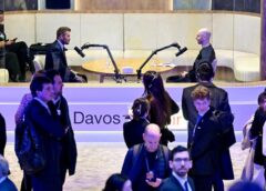 David Beckham Hadir di World Economic Forum, Diam Saat Ditanya tentang Brooklyn