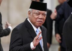 Kelakar Seskab Soroti HP Jadul 1995 Milik Pak Bas