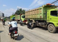 Puluhan Truk Tambang Terobos Jalan di Parung Panjang Tak Patuhi KDM