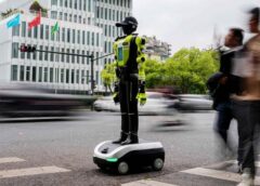 15 Robot Humanoid Dikerahkan untuk Membantu Polisi Mengatur Arus Lalu Lintas
