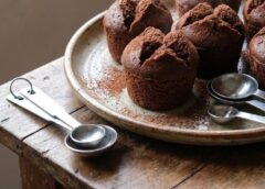 Cara Membuat Bolu Cokelat Kukus Tanpa Timbangan Lembut dan Mengembang Sempurna